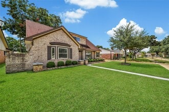 Building Photo - 9411 Roos Rd