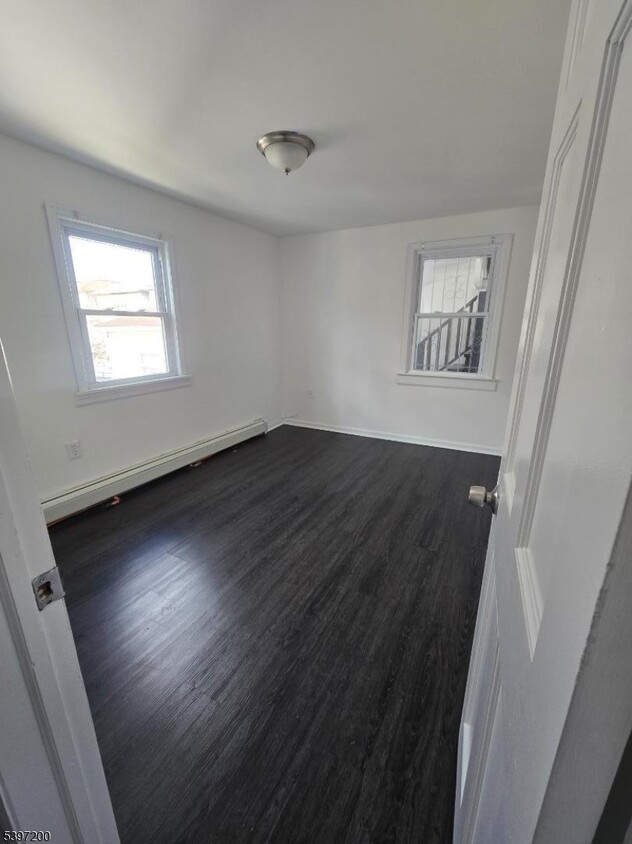 Primary Photo - 115 Pine St