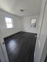 Building Photo - 115 Pine St