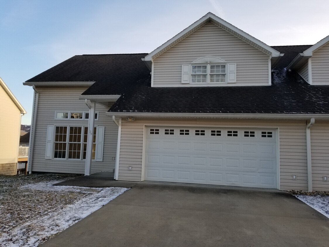 3 Bed/3 Bath Home in BrookhavenAvailable... House Rental in