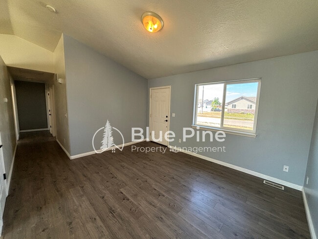 Building Photo - 3920 E Deloy Dr