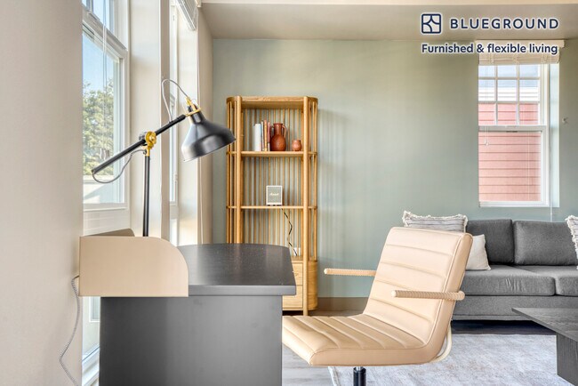 Foto del edificio - 920 Bayswater Ave