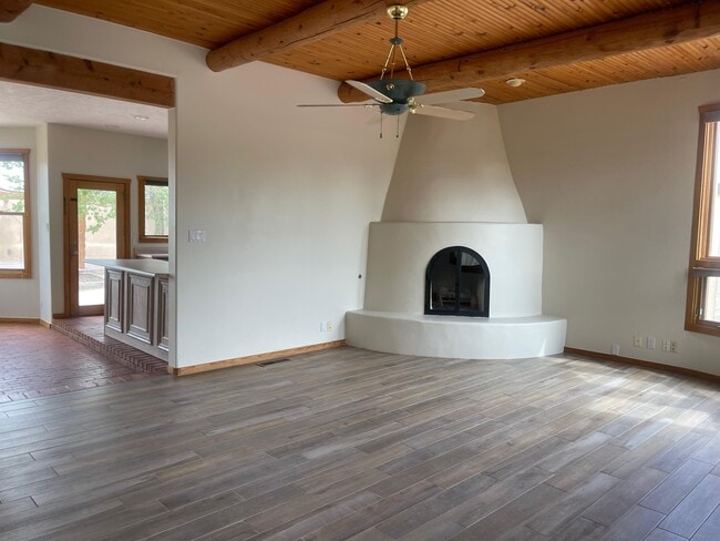 Building Photo - 526 Camino De La Tierra