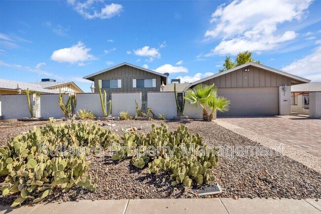 Building Photo - 1333 E Donner Dr