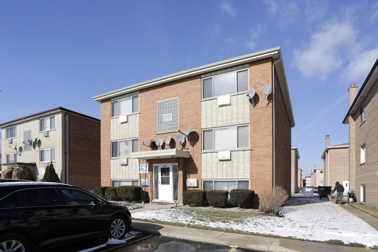 9240 Sally Ln, Schiller Park, IL 60176 Apartments in Schiller Park