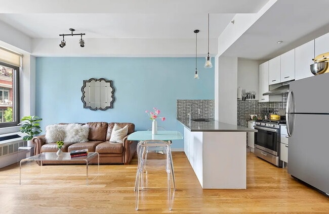 Building Photo - Comfortable Living in a Desirable Area