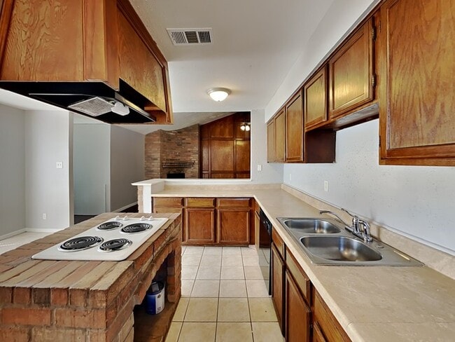 Building Photo - 15727 Cascade Point Dr