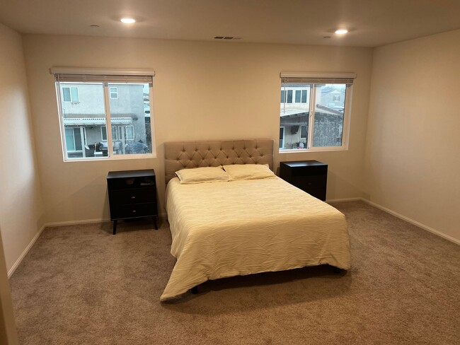 Building Photo - THIS HOME COMES WITH AN ADU