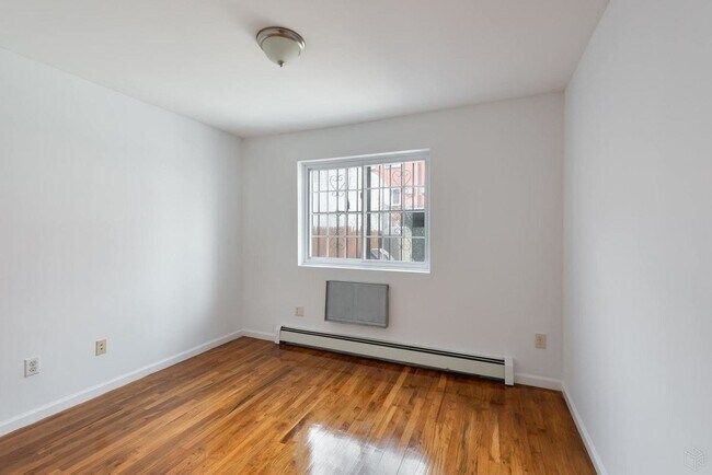 Building Photo - 54 Lott St