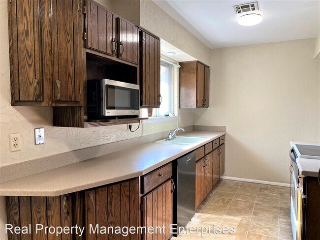 Building Photo - 3 br, 2 bath House - 9624 NE 4th St
