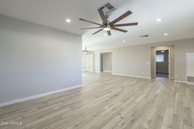 Foto del edificio - 4831 N 82nd St