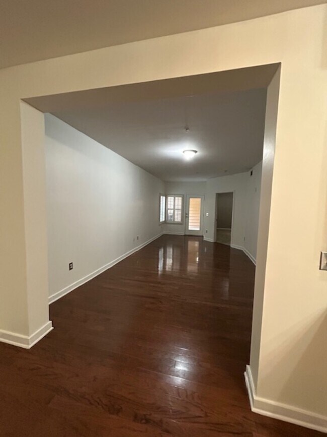 Área de estar - Maderas nobles auténticas - 401 20th St S