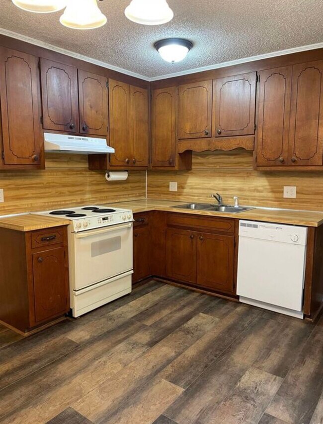 Building Photo - 204 Whitefield Dr