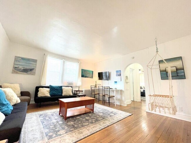 Foto del edificio - 6649 Berthold Ave