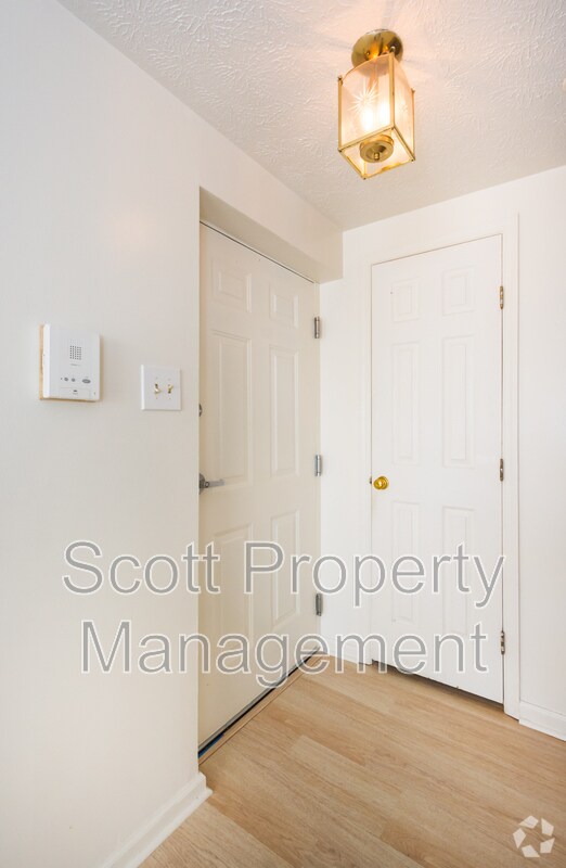 Building Photo - 903 Woodbridge Ct