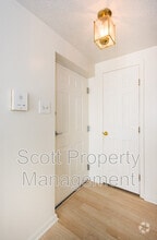 Building Photo - 903 Woodbridge Ct
