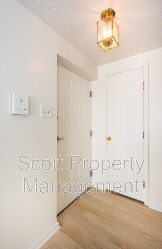 Foto principal - 903 Woodbridge Ct