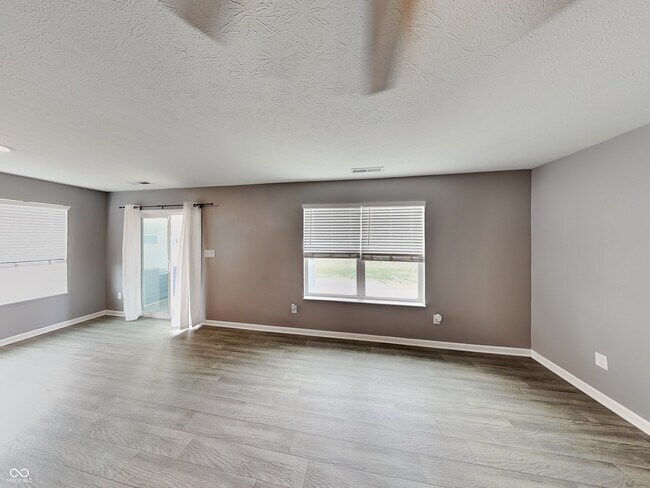 Foto del edificio - 8145 Ambrosia Ln