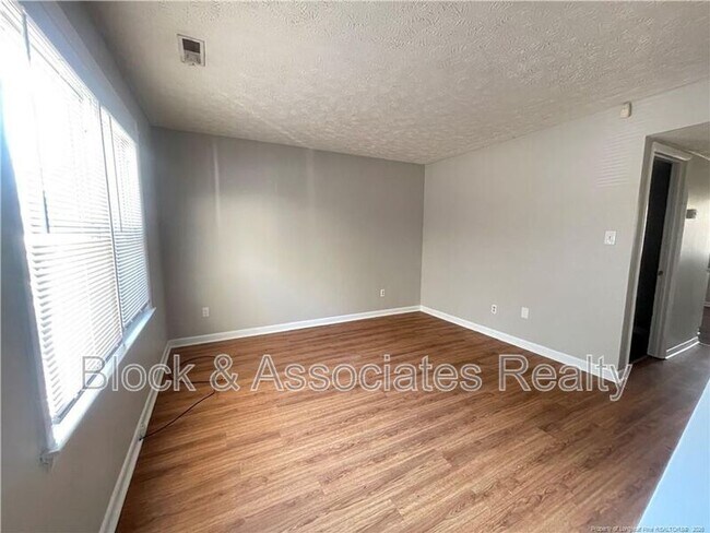 Foto del edificio - 4971 Galveston Dr