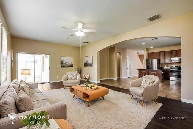 Building Photo - 2420 Plantation Oak Dr
