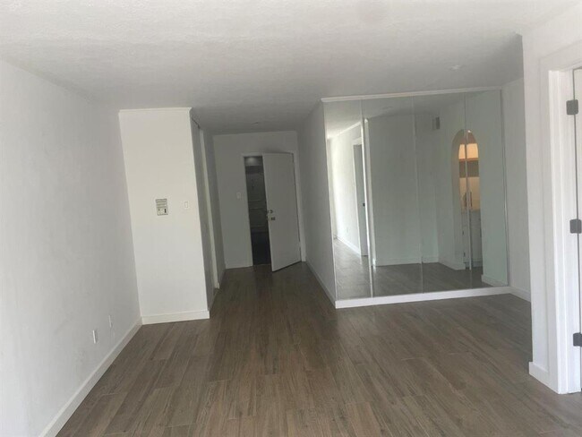 Foto del edificio - 815 Kipling St