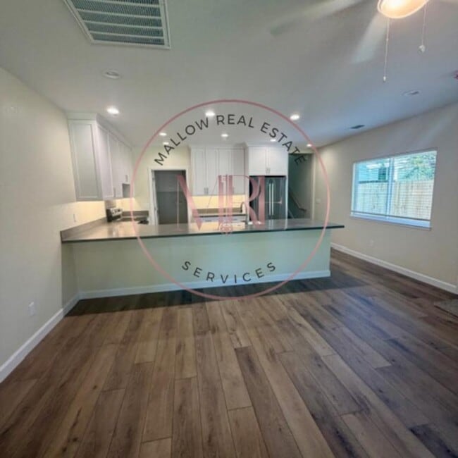 Foto del edificio - 1231 1/2 Eunice Dr