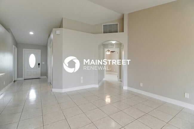 Foto del edificio - 3 Bedroom Pet-Friendly Home in LEHIGH ACRES, FL with Main Street Renewal