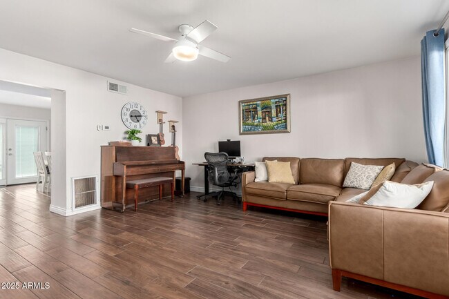 Foto del edificio - 1379 N 44th St