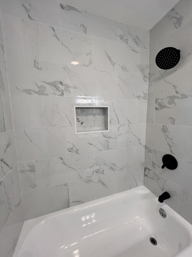 Charming 3-Bed, 2-Bath Gem on Arlington Ave - Charming 3-Bed, 2-Bath Gem on Arlington Ave House