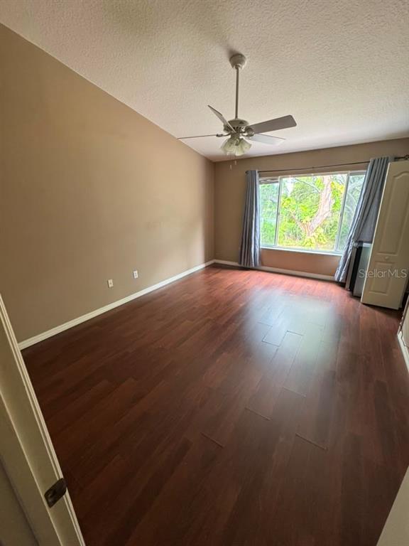 Foto del edificio - 2454 Lake Woodberry Cir