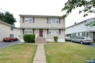 Building Photo - 128 Garibaldi Ave
