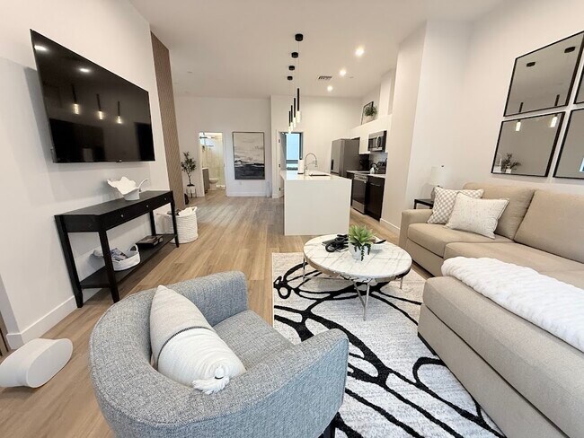 Área de estar de la planta principal - 4220 N 32nd St