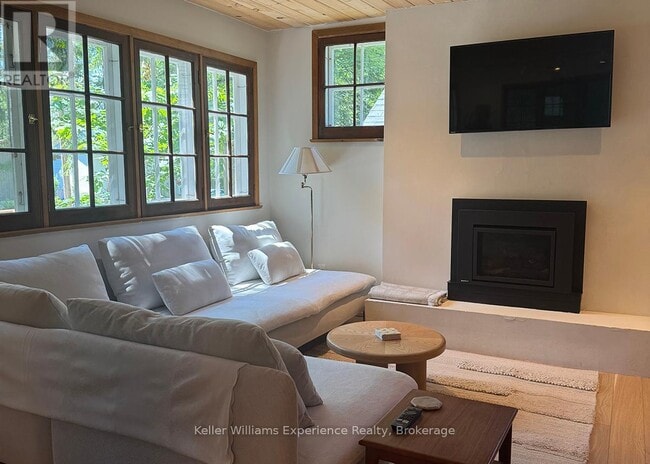 Photo du bâtiment - 71 2nd St