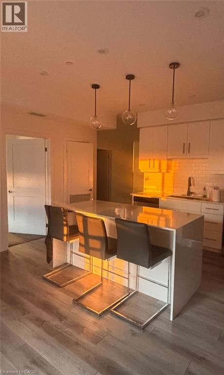 Photo du bâtiment - 255 Northfield Dr E