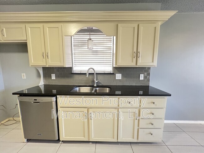 Foto del edificio - 10408 Blue Spruce Rd