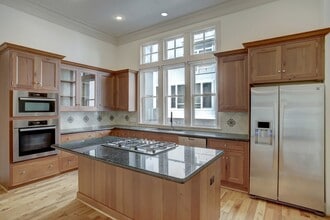 Building Photo - 1415 Oakdale St