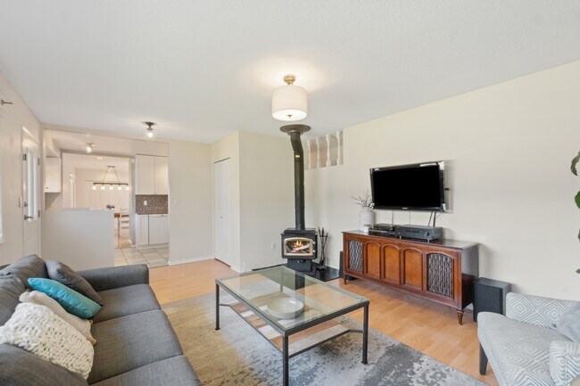 Building Photo - 21017 Stonehouse Av