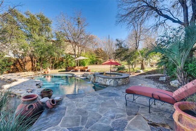 Foto del edificio - 2614 Pace Bend Rd S
