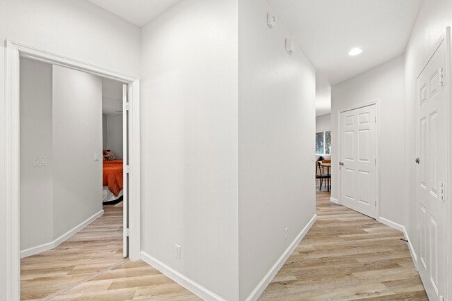 Building Photo - 8927 Sandshot Ct