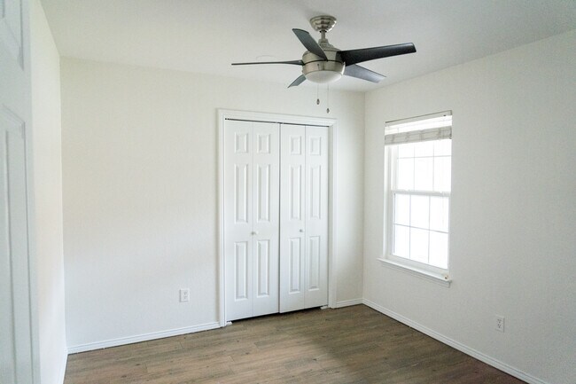 Foto del edificio - 2861 Panhandle Dr