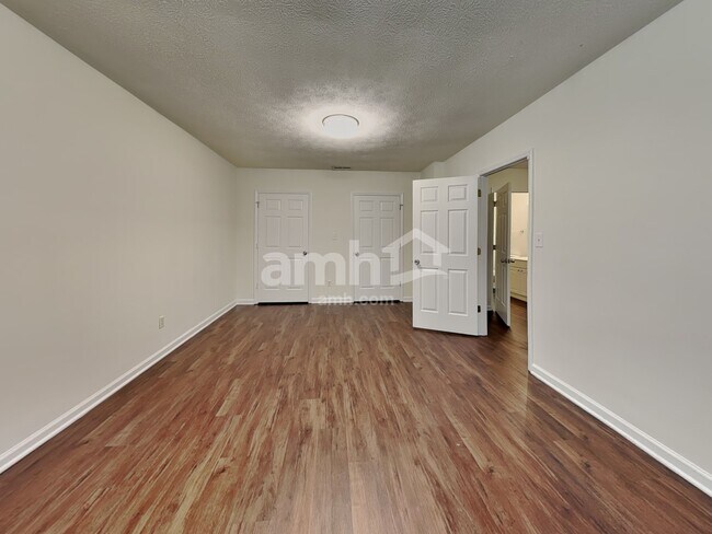 Foto del edificio - 541 Clyde Dr