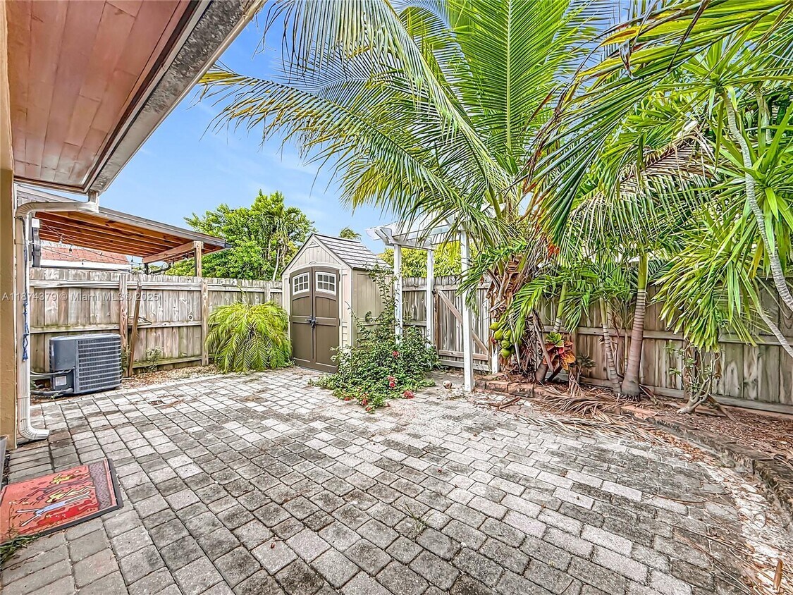 Foto principal - 4711 NW 4th Ave