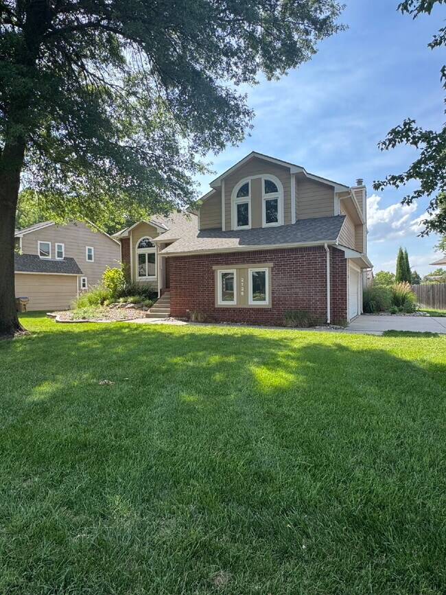 Building Photo - "Spacious 4-Bedroom Sanctuary with 3 Full Baths on Country View Drive, Derby - 3189 Sq Ft of Comf...