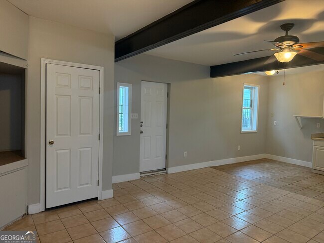 Foto del edificio - 836 E Henry St