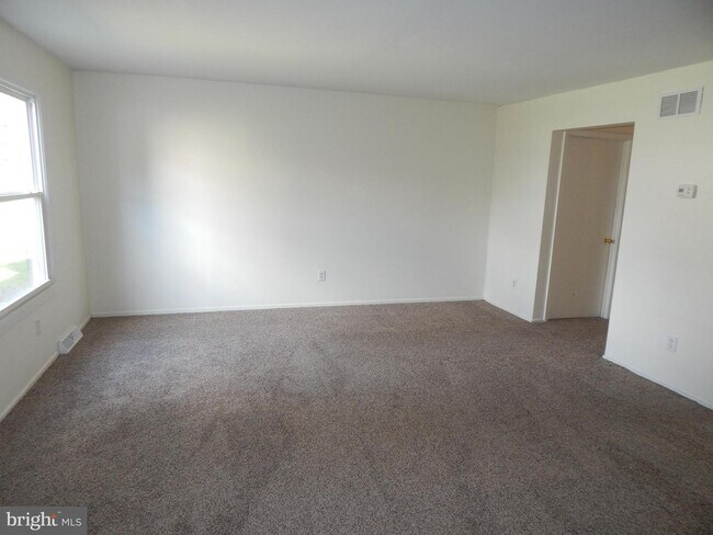 Building Photo - 447 Arnold Ct