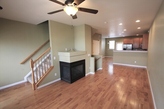 Living Room w/ gas fireplace - 811 Weber Ridge Point