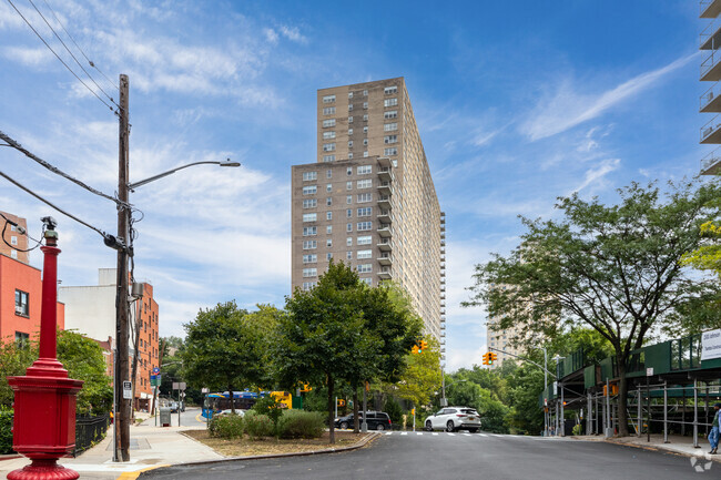 Building Photo - River Point Towers