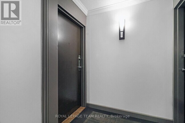 Building Photo - 270 Brittany Dr