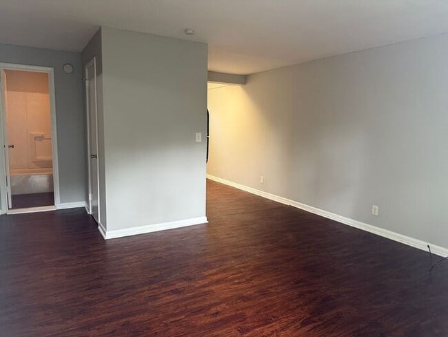 Foto del edificio - 2 Bed / 1 Bath apartment in triplex 2nd Av...