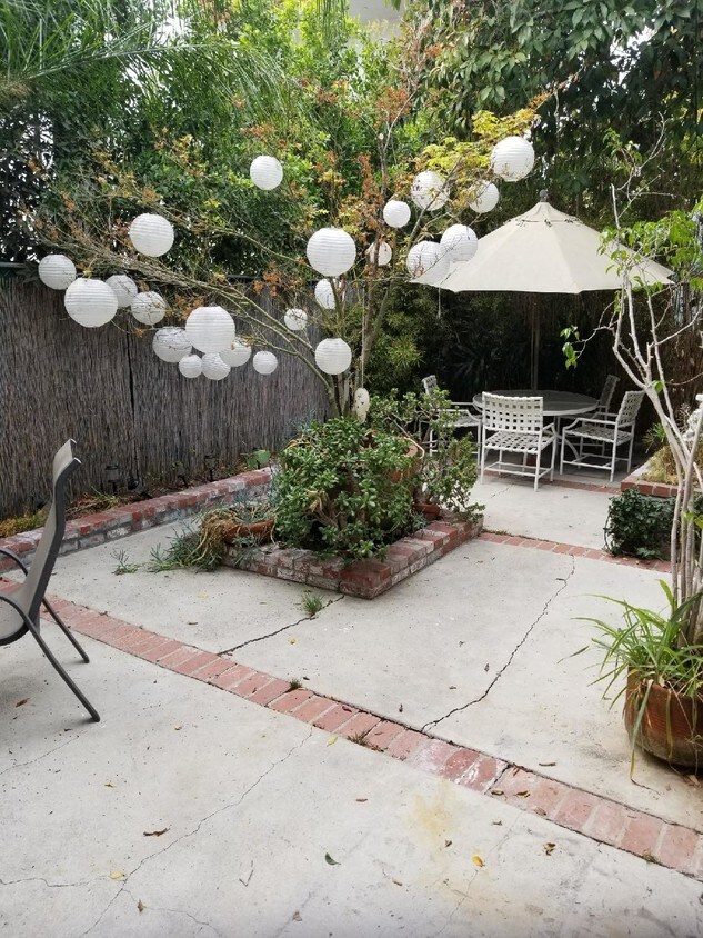 Foto principal - 8752 Ashcroft Ave